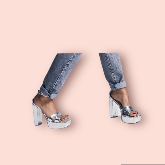 NIB Good American Silver Snake Embossed platform block heel sandal - Picture 1 of 11